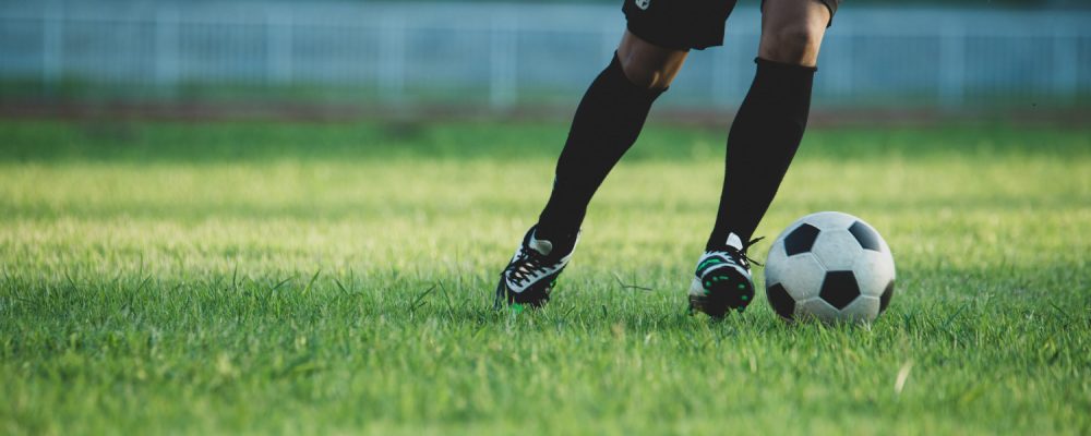 beneficios de jugar al fútbol