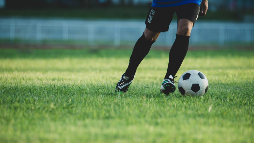 beneficios de jugar al fútbol
