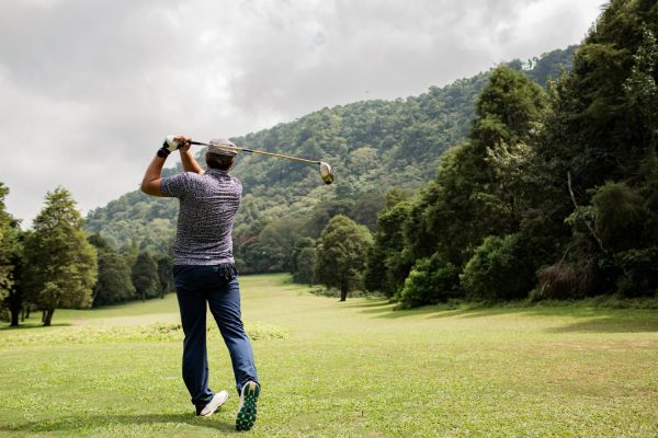 Razones por las que empezar a jugar al golf