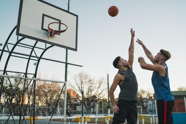 ¿Qué grupos musculares trabajas jugando al baloncesto?