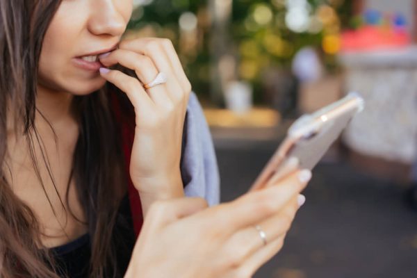 Ghosting, Gatsbying, Breadcrumbing y Benching: quién es quién en esta era de relaciones líquidas y digitales